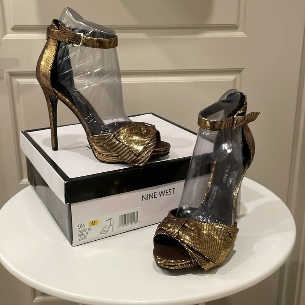 NIB NWT Nine West gold ankle strap heels!!!!!